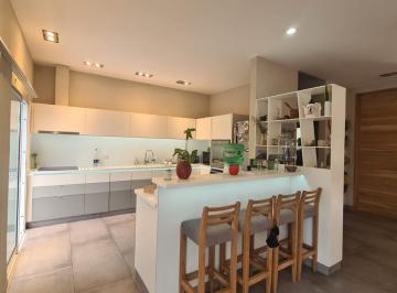 Casa · 200m² · 4 Ambientes · 2 Cocheras · Venta Casa Al Rio en San Benito Villanueva Tigre