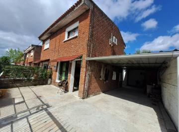 Casa · 53m² · 2 Dormitorios · 1 Cochera · Venta Dúplex - 2 Dorm Más Apto Al Fondo/barbacoa/cochera - Posible Permuta