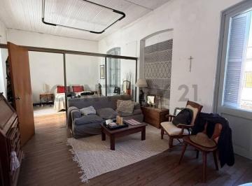 Oficina comercial en Venta de 4 ambientes Montevideo · Depto y Local Comercial, renta $37.000 - Acepta Banco