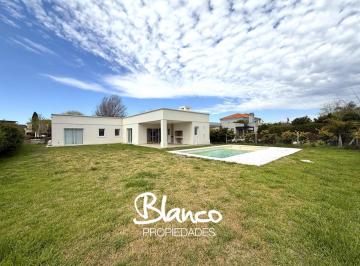 Casa · 160m² · 5 Ambientes · 2 Cocheras · Casa en Venta en Haras Santa Maria, Escobar, G. B. a. Zona Norte