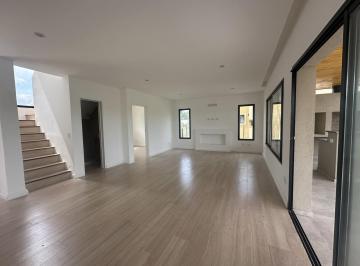 Casa · 140m² · 5 Ambientes · Venta Casa Barrio San Pablo Pilar