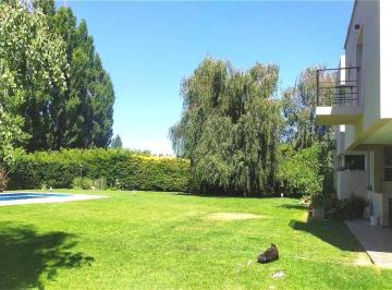 Casa · 340m² · 6 Ambientes · 2 Cocheras · Casa en Venta 4 Dorm.