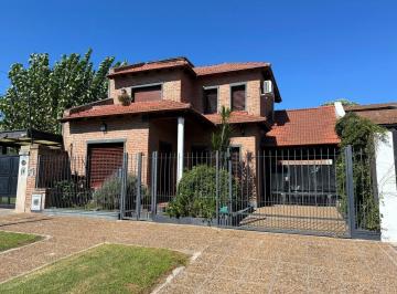 Casa · 435m² · 5 Ambientes · 1 Cochera · Importante Casa en Casa Chalet en Calle Juarez 538, Cañuelas.
