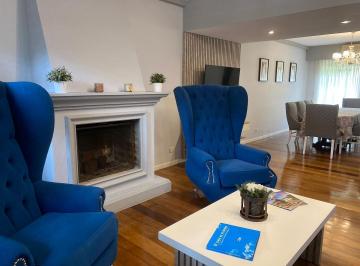 Casa · 330m² · 6 Ambientes · 1 Cochera · Venta Casa 8 Ambientes con Pileta en Bajo de Vicente Lopez