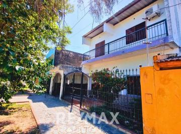 Casa · 250m² · 6 Ambientes · 2 Cocheras · Casa - Venta - Resistencia - Macrocentro - 4 Dorm.