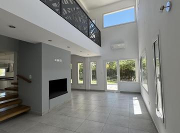 Casa · 350m² · 9 Ambientes · 4 Cocheras · Oportunidad, Casa en La Pelegrina