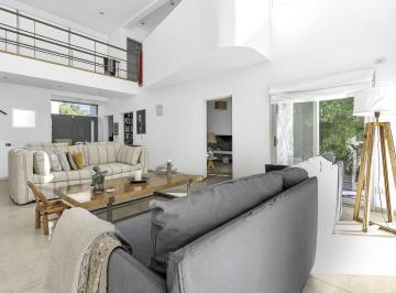 Casa · 225m² · 5 Ambientes · 1 Cochera · Casa en Venta en La Peregrina
