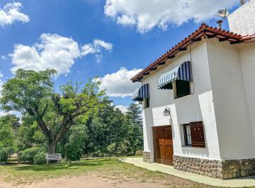 Casa · 300m² · 8 Ambientes · 2 Cocheras · La Granja - Ideal Hotel Boutique!