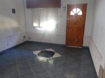 Casa · 70m² · 3 Ambientes · 1 Cochera · Casa Al Frente con Entrada de Auto
