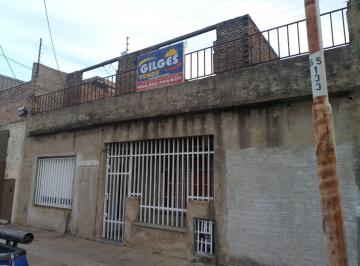 Casa · 120m² · 5 Ambientes · Venta de Casa 5 Amb. S/lote 10x20 en Tablada - Muy Buen Estado con Fondo Libre con Quincho