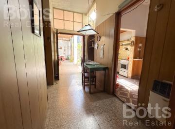 PH · 89m² · 5 Ambientes · Venta PH Al Frente en Caseros