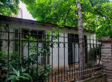 Casa · 124m² · 4 Ambientes · 1 Cochera · Chalet con Amplio Lote Acepta Pérmuta Lote San Vicente
