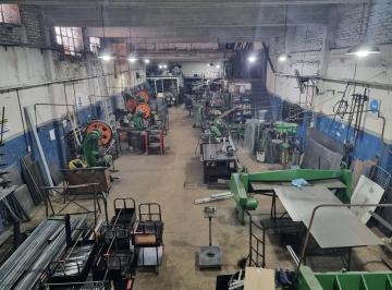 Bodega-Galpón · 721m² · 3 Ambientes · Galpón con Vivienda, Lanus Venta
