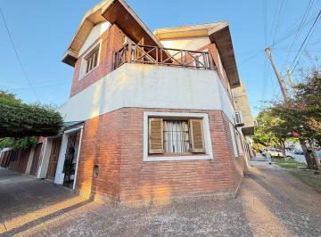 Casa · 150m² · 4 Ambientes · 1 Cochera - Inmobiliaria Caporale · Chalet 4 Ambientes en Venta
