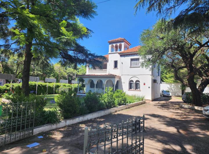 Local comercial · 330m² · 9 Ambientes