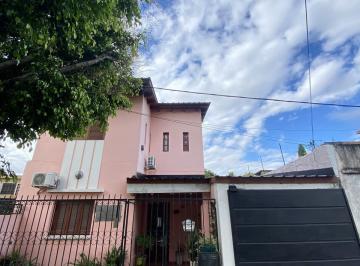 Casa · 180m² · 7 Ambientes · 2 Cocheras · Venta Casa 4 Dorm. en Zona Sur con Patio y Terraza.