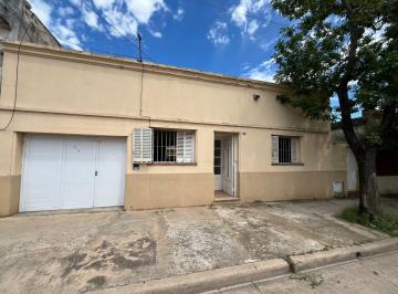 Casa · 94m² · 4 Ambientes · 1 Cochera · Casa 3 Ambientes con Patio en Venta - Mercedes Buenos Aires