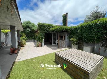 Casa · 169m² · 4 Ambientes · 1 Cochera · Venta Apto Crédito Hipotecario Chalet 3 Dorm., Patio, Galería y Quincho - Paso del Rey Sur