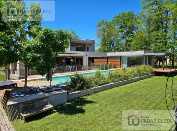 Casa · 320m² · 4 Dormitorios · 2 Cocheras · Casa en Venta en Estancias del Pilar - Estancias Golf