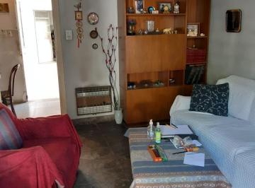 PH · 115m² · 4 Ambientes · Casa/ph Al Frente, 4 Amb. con Patio, a Mejorar