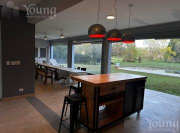 Casa · 200m² · 4 Ambientes · Casa en Venta Campos de Roca 1