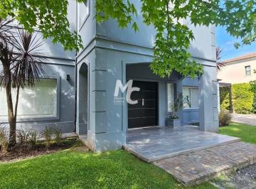 Casa · 254m² · 4 Ambientes · 1 Cochera · Casa en Venta en Barrancas de San José, General Pacheco, Tigre