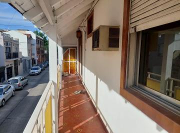 PH de 2 ambientes, Liniers · 2 Amb. PH. Frente, Balcon Corrido, Zona Residencial, Sin Expensas.