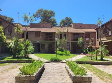 Casa · 69m² · 2 Dormitorios · 1 Cochera · Dúplex en Venta - Zona Dúplex - Jardín - Cochera