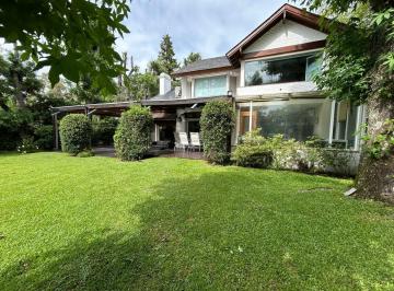 Casa · 250m² · 6 Ambientes · 1 Cochera · Alquiler Temporario en Highland Park