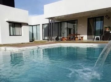 Casa · 180m² · 4 Ambientes · Casa en Haras Club de Campo Funes