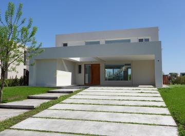 Casa · 238m² · 4 Ambientes · Casa en Venta en Pilará