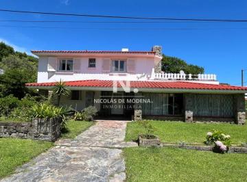 Foto1 · Casa en Venta de 4 Dorm., con Barbacoa y Piscina en Mansa a 1 Cuadra del Mar.
