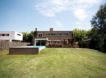 Casa · 152m² · 5 Dormitorios · 2 Cocheras · Casa en Alq. Temporario en Los Pilares, Pilar, G. B. a. Zona Norte