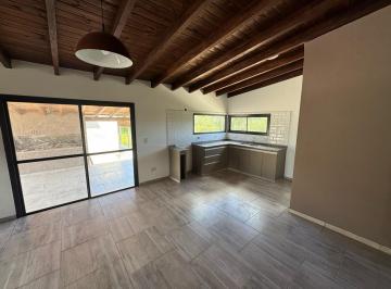 Casa · 115m² · 3 Ambientes · 1 Cochera · Se Vende Casa de Dos Dorm., Pileta en Villa Santa Cruz del Lago.