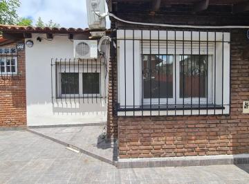 Casa · 130m² · 3 Ambientes · 1 Cochera · Casa en Venta en Villa Sarmiento,3 Ambientes con 2 Baños, Gge. o Sum Cubierto, 2 Patios, Hermos