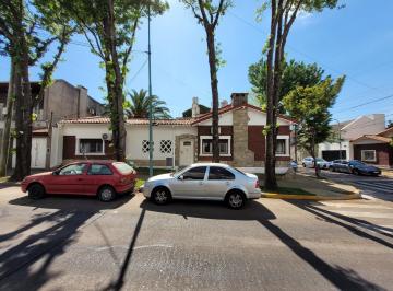 Casa · 145m² · 4 Ambientes · 1 Cochera · Buen Chalet de Una Planta en La Lucila