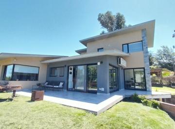 Casa de 8 ambientes, Mar del Plata · Retasada - Propiedad de Categoría en Venta, Sierra de Los Padres, Golf. Gas Nat.