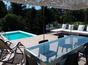 Casa · 250m² · 4 Dormitorios · Casa con Piscina en Venta en Sierra de Los Padres