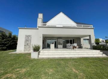 Casa · 280m² · 5 Ambientes · Casa en Alquiler Temporada en Arenas del Sur