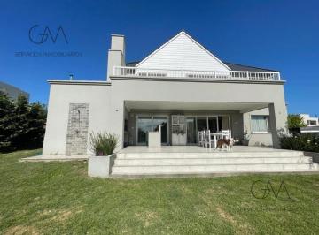 Casa · 280m² · 5 Ambientes · Casa en Alquiler Temporada en Arenas del Sur