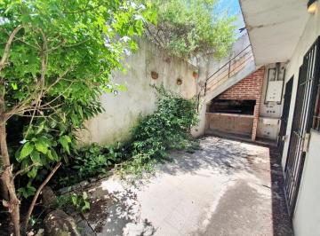 Patio contrafrente con parrilla · Arias 2500 - Saavedra - Excelente PH Al Frente con Patio, Terraza y Sin Expensas!
