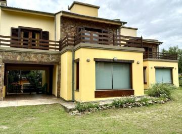 Casa de 6 ambientes, La Falda · Dúplex en Venta en La Falda Barrio Villa Eden