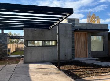 Casa de 6 ambientes, Luján de Cuyo · Casa de Categoría en Venta – Barrio Gardens, Luján de Cuyo - Entrega Mayo 2025