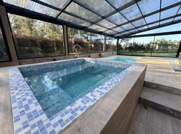 Casa · 240m² · 4 Ambientes · Casa en Alquiler Barrio Arenas del Sur