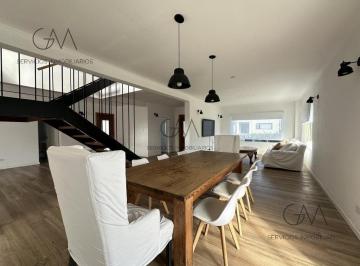Casa · 250m² · 5 Ambientes · 1 Cochera · Casa en Venta en Barrio Rumenco Joven