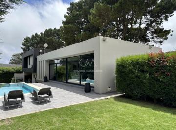 Casa · 547m² · 4 Ambientes · Alquiler de Temporada en Arenas del Sur