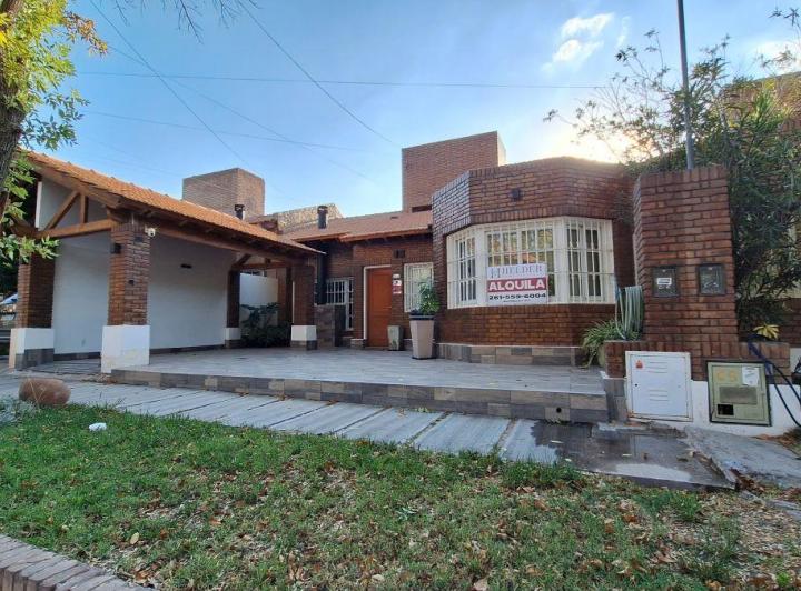 Casa · 110m² · 4 Ambientes · 1 Cochera