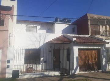 Casa · 151m² · 5 Ambientes · 1 Cochera · Venta Casa 4 Dorm. - Arevalos 6900