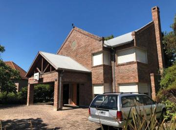 Casa · 422m² · 5 Ambientes · 2 Cocheras · Barrio Privado - Carlos Pellegrini