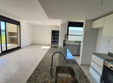 Casa · 110m² · 3 Ambientes · Hermosa Casa 2 Dorm. con Galeria y Parrillero a Estrenar.